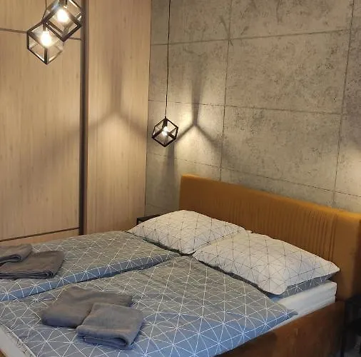 38 アパート ポラニツァ・ズドゥルイ